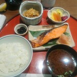 Suzunami Zendokoro - 鈴波定食です。
                      本日は鮭です。