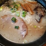 九州らーめん学金 - シンプルなTHE九州ラーメン