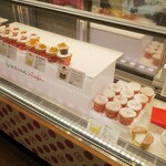 東京えんとつ - ショーケースの様子。