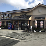 十徳や - お店は大きな居酒屋
開店を待つ客が数名
