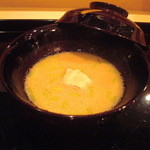 大神 - 超濃厚な海老出汁の味噌汁。