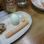 伊勢屋酒店 - ピリ辛かまぼこ、ゆで玉子、らっきょう。