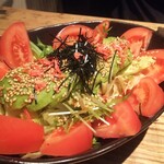 待庵 - トマトとアボカドの和風サラダ    780円