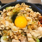 伝説のすた丼屋 - 卵黄on