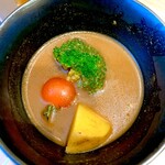 YUUYOO TERRACE SAPPORO - スープカレーは蒸した野菜を自分で入れます。