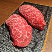 個室焼肉ITADAKI 馬車道 - 希少部位の炙り鮨（カメノコ）