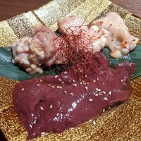個室焼肉ITADAKI 馬車道 - レバー、ギアラ、シマチョウ