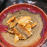 京極寿司 - さっきのサヨリの皮を塩焼きに。