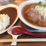 大衆食堂 中華そばとおコメの店 メシケン。 - 中華そば、カレーセット