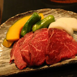 熱海倶楽部　迎賓館 - 牛フィレ肉の岩盤焼き