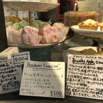 モーニングトン・クレセント東京 - 店内ディスプレイ