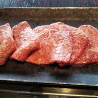 焼肉うしごろ 銀座並木通り店 - トモサンカク