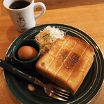 Karabina Bureddosutando - 厚切りトースト(バター&ハニーバター) モーニングセット　¥650(税込)