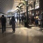 BLACK TAP Craft Burgers&Beer - 行列ができています