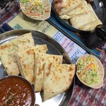 レストラン ナマステ インド・ネパール料理 - マトンカレーとチーズナン