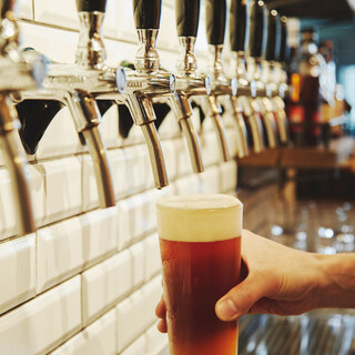 We always have a lineup of 10 types of in-house craft beer!