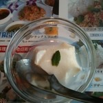 バンダル - デザートの杏仁豆腐♡
                                サラダも付いてます( ´ ▽ ` )ﾉ