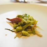 ウシマル - 北寄貝とロマネスコ　つぼみ菜　プンタレッラ