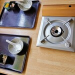 魚沼亭 - 《予約席》って札が置いてあった　ちょっと嬉しい
      今日は２人なので固形燃料じゃなくてガスコンロ