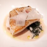 レフェルヴェソンス - 春の海～キンキのグリエと桜のブールブラン、わかめとうど