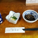 居酒屋 ほまれ - お茶、漬物、ひじき煮、おしぼり