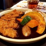 ジョーズバー - チキンカツ黒カレー（アップ）