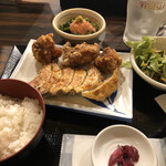 餃子ともつ鍋 雅屋 - 