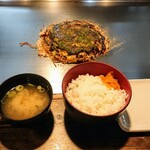 Nampuu - モダン焼き定食、粉物にご飯と味噌汁