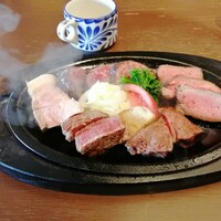 THE KINTAN STEAK - タン40g、サガリ60g、牛フィレ50g、黒毛和牛赤身50g