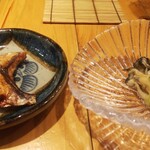 旬鮮彩鮨　豊のはなれ - 左側   のどぐろのジャーキー     北海道 弁天牡蠣 ねぎ油かけ