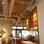 ロイヤルガーデンカフェ 渋谷店 - オシャレな店内。小物とか植物とかいい感じでした♡