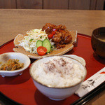 太郎茶屋 鎌倉 - 料理写真:鶏のピリ辛ソース掛け定食