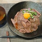 グリル サンキチ - ローストビーフ丼1100円