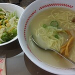 スガキヤ - ラーメン、サラダ