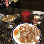 カレー屋アカマル - 豚ヒレカツカレーライス￥１３５０  目玉焼きトッピング￥１５０  炙りチーズトッピング￥１５０