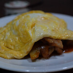 朝めし酒場 ナニコレ食堂 - 玉子帽子の豚キムチ　３００円