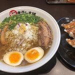 極煮干し本舗 - 淡麗煮干し塩ラーメン　大盛　960円  味付け玉子　120円
            ギョーザ  310円