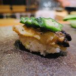 天寿し - サザエの炙りとオクラ