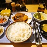 シェヒンダー　アジアン　ワン　ダイニング - ミャンマー風チキンカレー定食　650円　