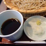 手打そば たつ実 - 蕎麦つゆと薬味