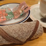 コメダ珈琲店 - 添えられてる豆袋のデザインが変わった