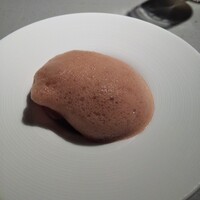 クラフタル - オマールエキスの泡の中には リードヴォーのフリットとオマールの身。