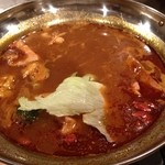 渡部 - 薬膳カレー鍋にレタス投入！