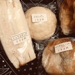 Bekari Gaden Taimu - ミックスサンド230円　インドカレーパン150円 メロンパン150円 バターロール230円