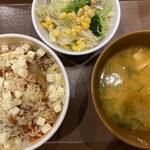 すき家 - クリームチーズアラビアータ牛丼