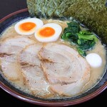 横浜家系ラーメン なるは家 - 