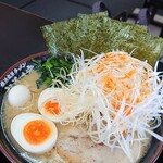 横浜家系ラーメン なるは家 - 