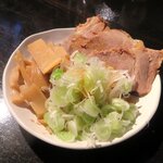 つけ麺居酒屋 よしおか - チャーシュー盛り