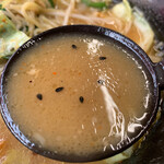 Sapporo Ramen Do Sanko - 表面のアブラ　スープが冷めません！
