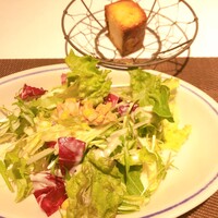 erba - サラダとパン